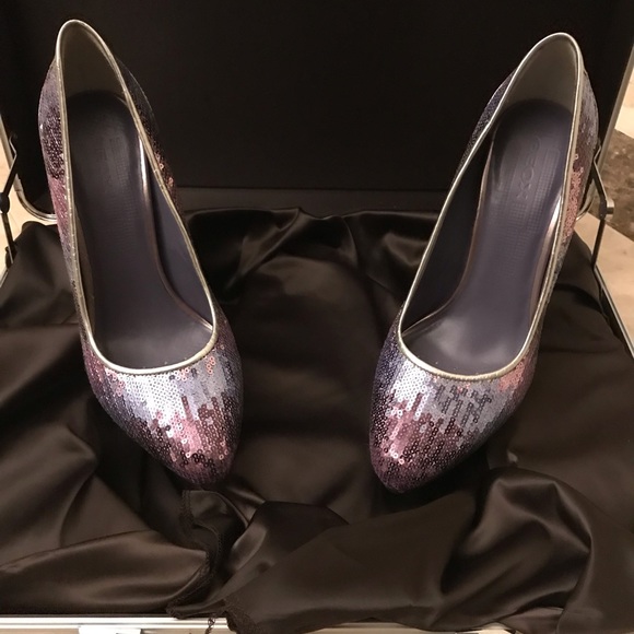 Shoes - Picture 2 of 8